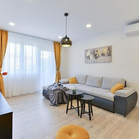 Zara Lumina Apartment Esterno foto