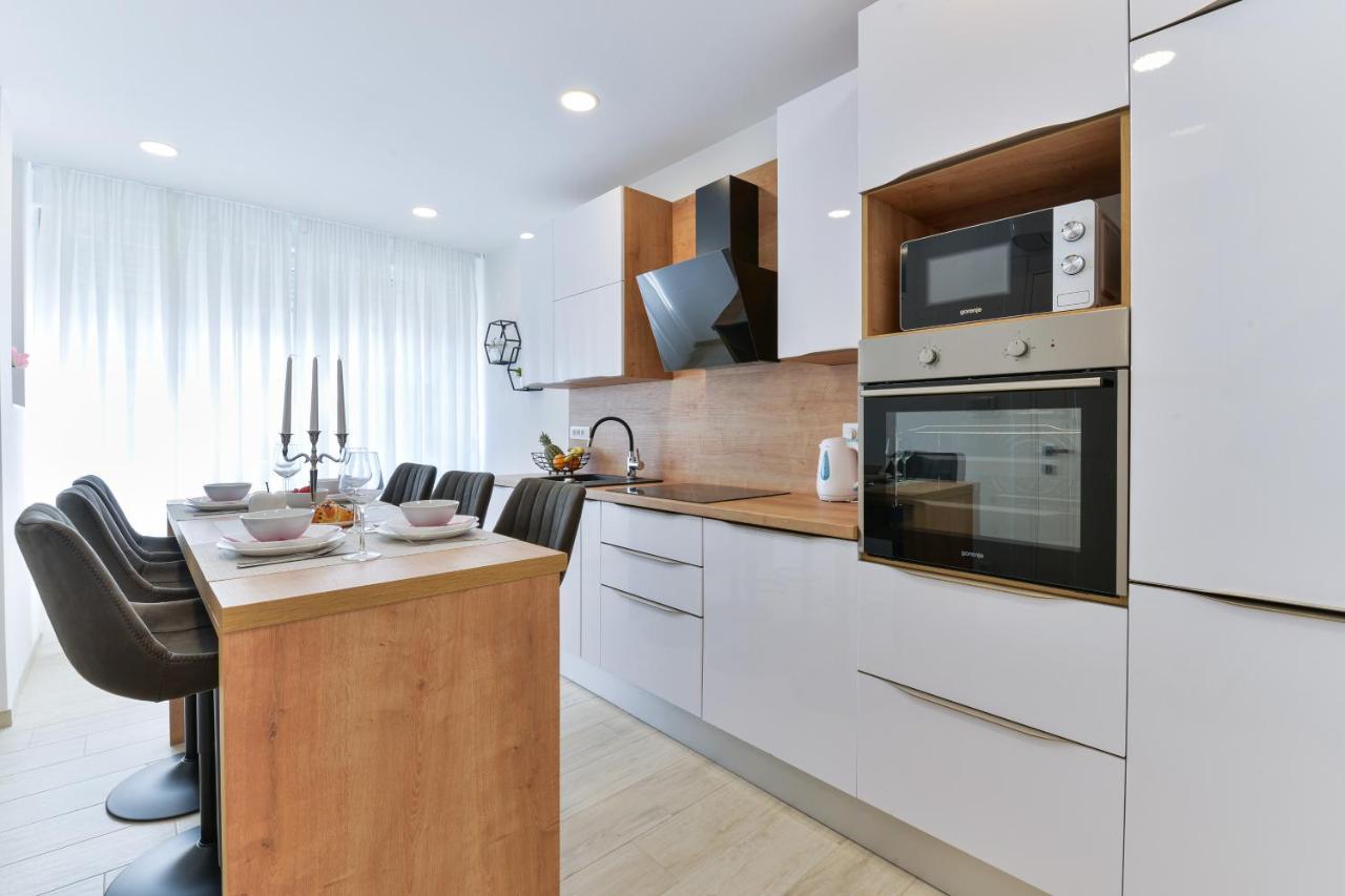 Zara Lumina Apartment Esterno foto